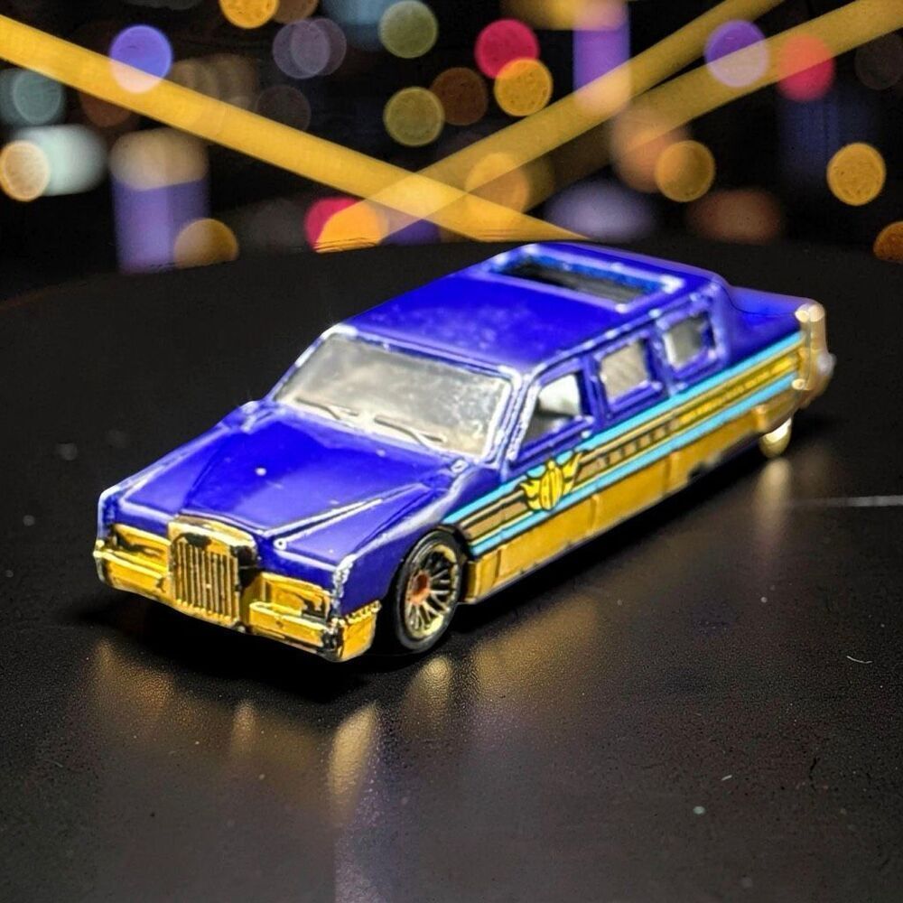 Vintage 1990 Hot Wheels City Mayor Lincoln Limousine Blue Die Cast Car